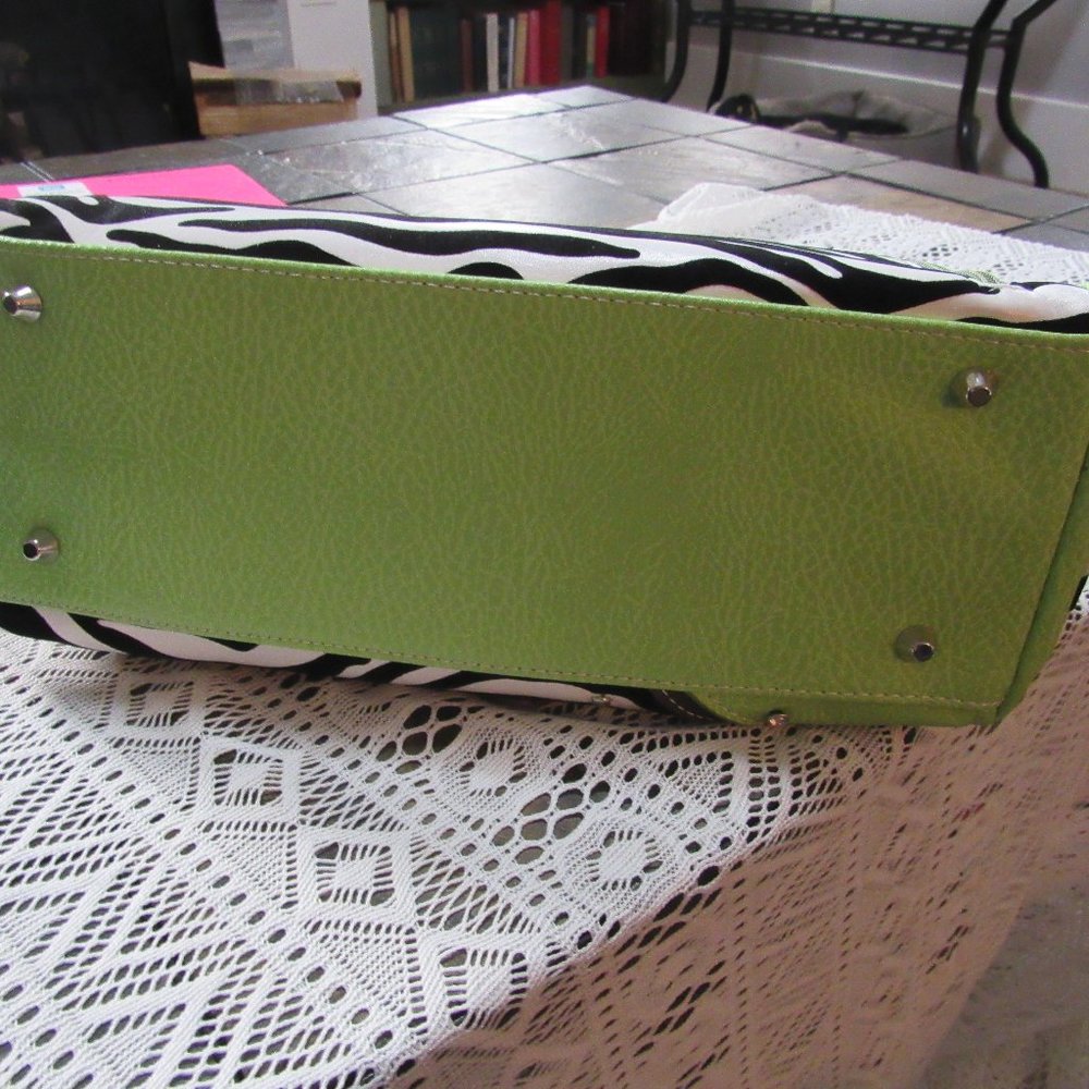 😀Concealed carry shoulder bag GREEN ZEBRA - Picture 6 of 7